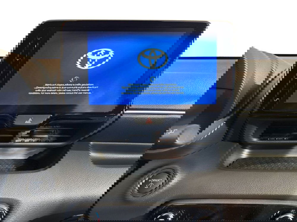 Toyota Yaris nuova a Lecco (13)