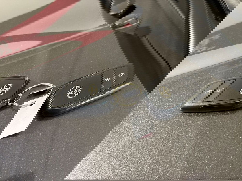 Toyota Yaris nuova a Lecco (16)