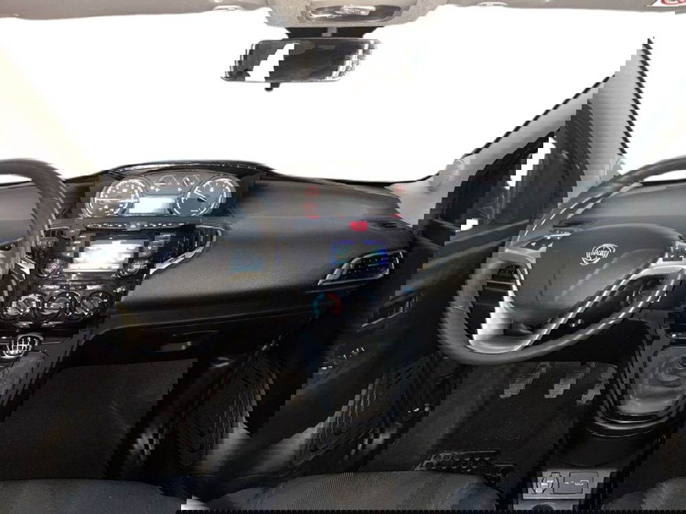 Lancia Ypsilon usata a Torino (9)