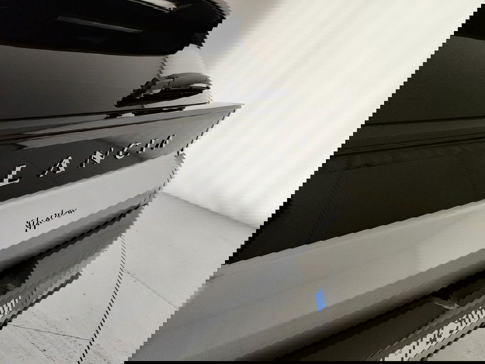 Lancia Ypsilon usata a Caserta (10)