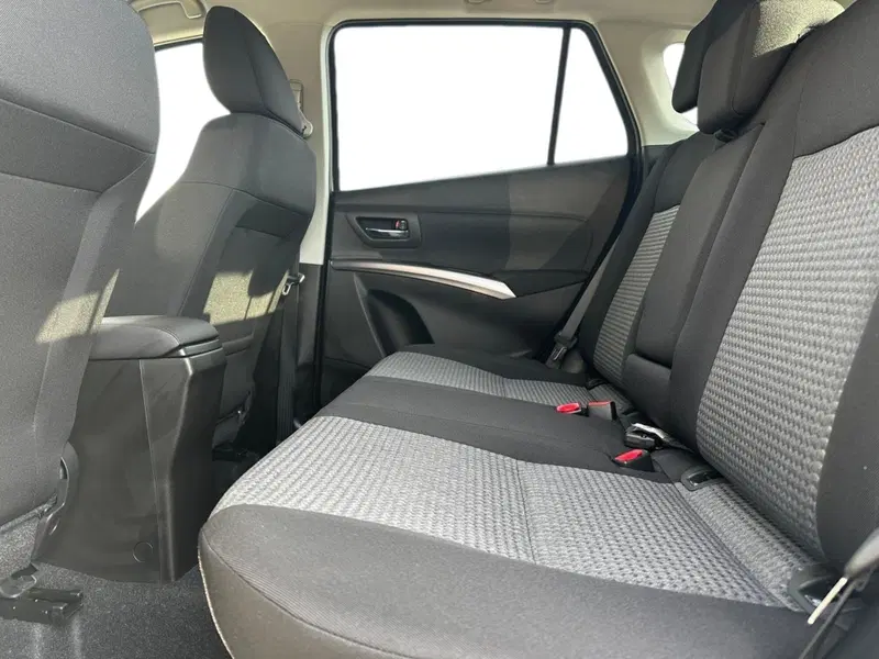 Suzuki S-Cross nuova a Pistoia (16)