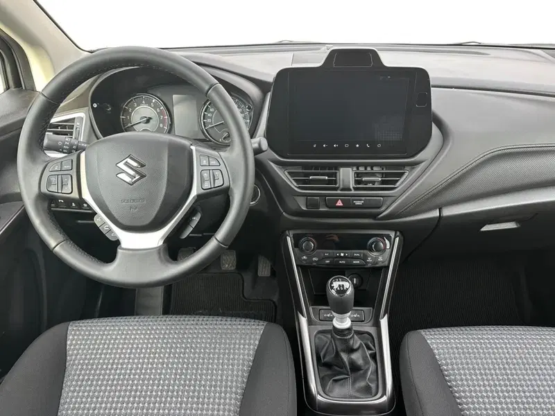 Suzuki S-Cross nuova a Pistoia (9)