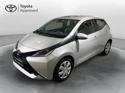 Toyota Aygo 1.0 VVT-i 69 CV 5 porte x-play TSS del 2017 usata a Milano