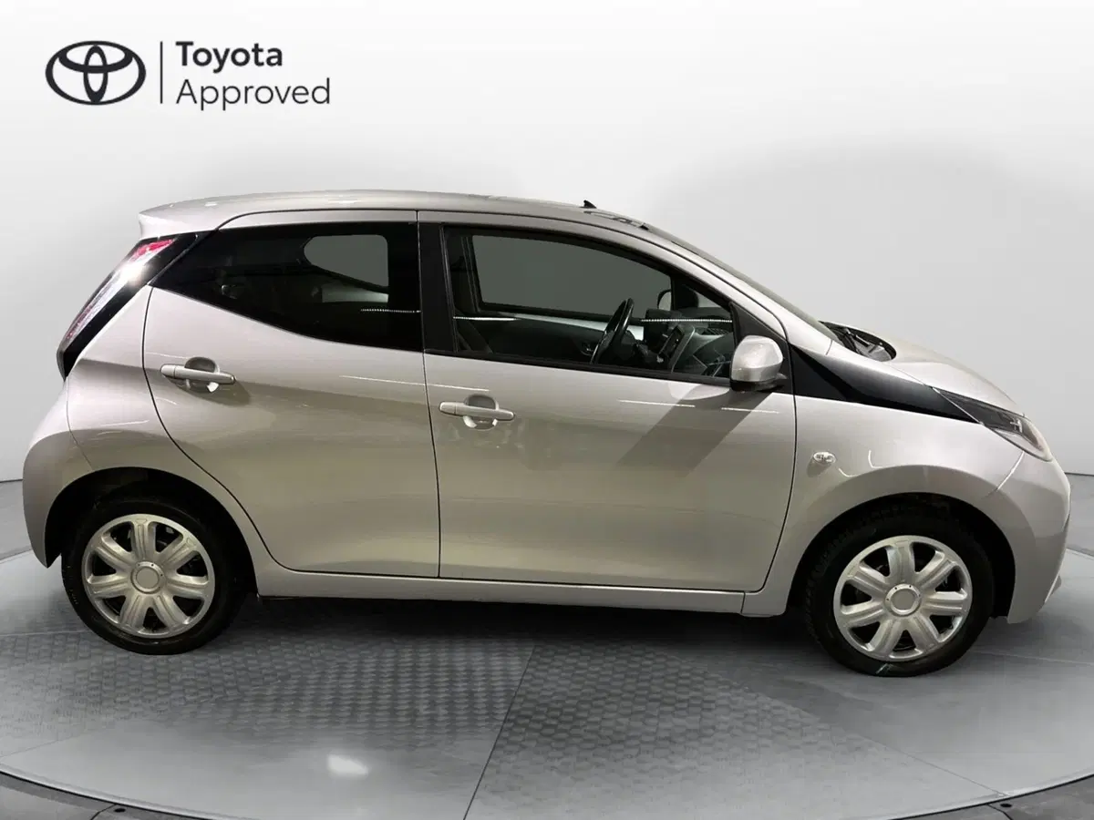 Toyota Aygo usata a Milano (14)