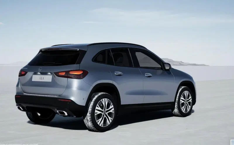 Mercedes-Benz GLA SUV nuova a Bergamo (2)