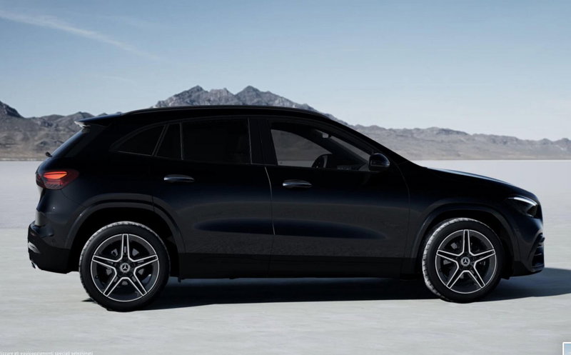 Mercedes-Benz GLA SUV nuova a Bergamo (2)