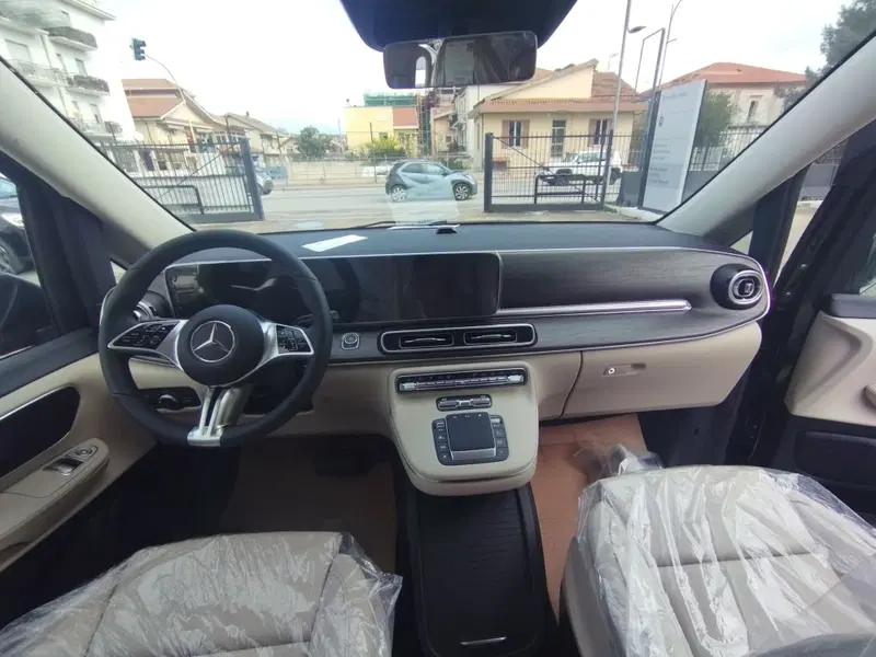 Mercedes-Benz Classe V nuova a Pescara (10)