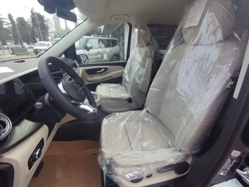 Mercedes-Benz Classe V nuova a Pescara (11)