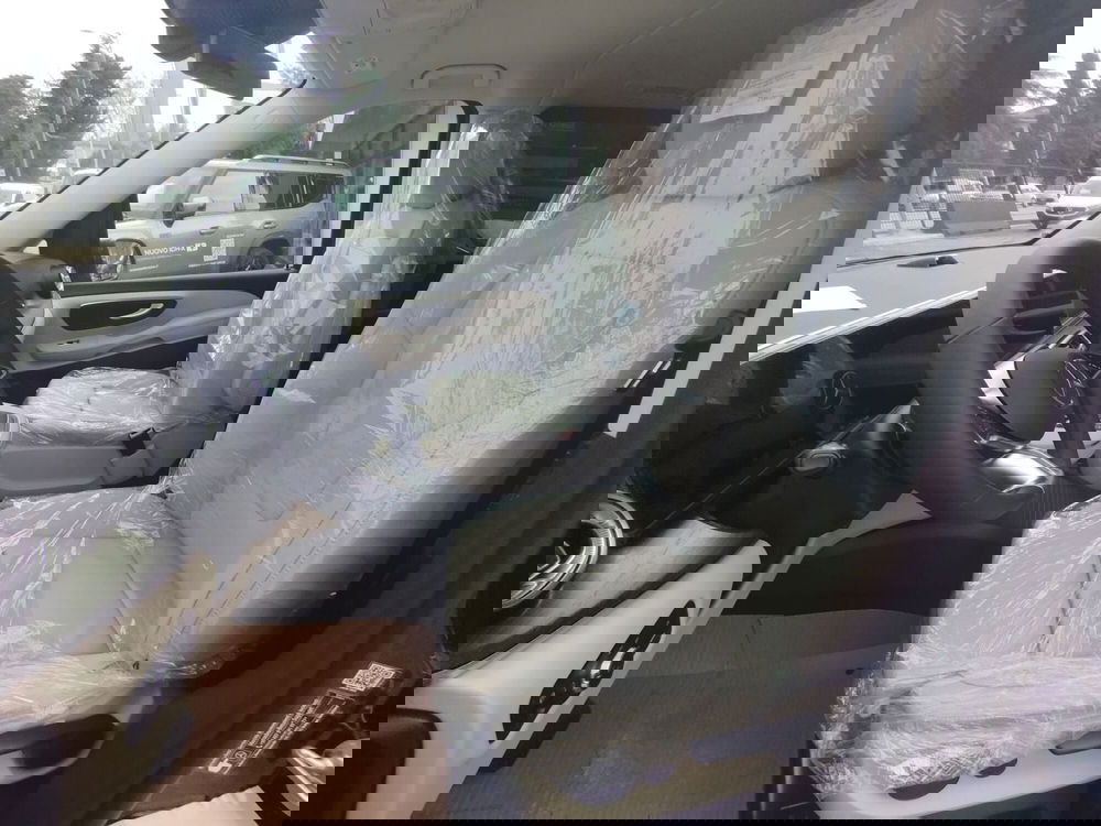 Mercedes-Benz Classe V nuova a Pescara (11)