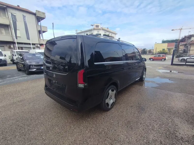 Mercedes-Benz Classe V nuova a Pescara (3)