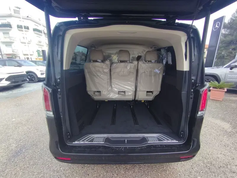 Mercedes-Benz Classe V nuova a Pescara (5)
