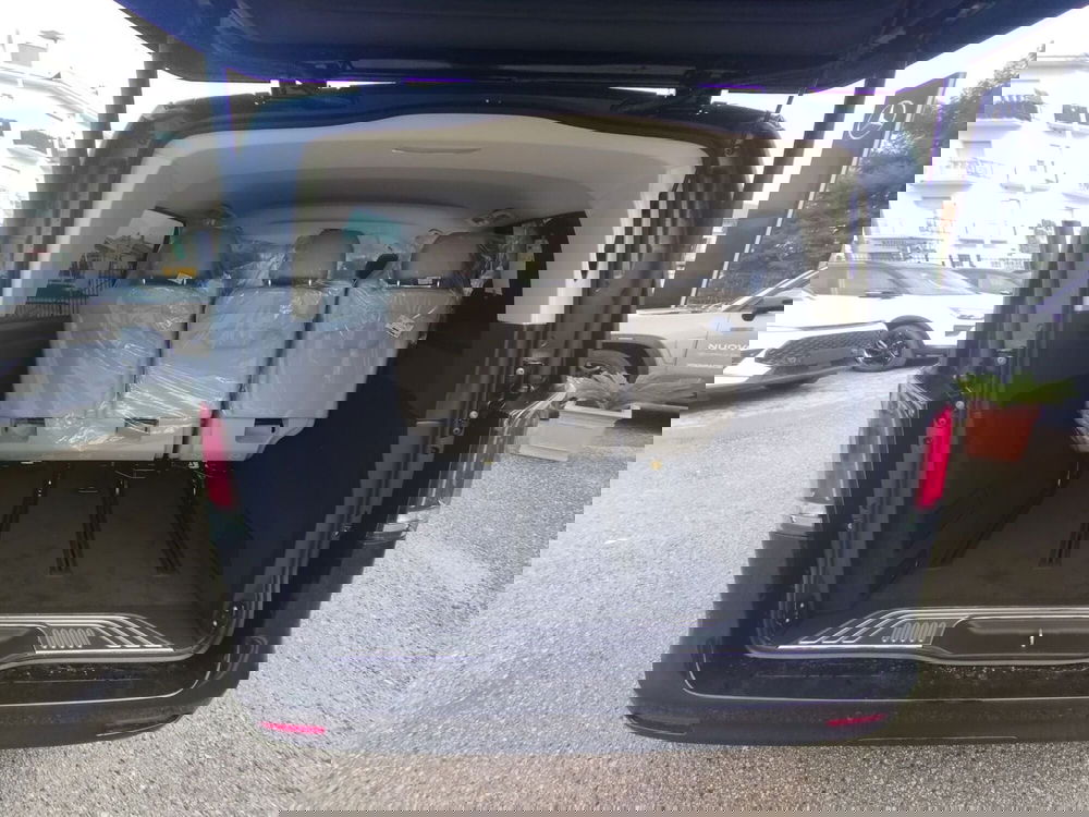 Mercedes-Benz Classe V nuova a Pescara (5)