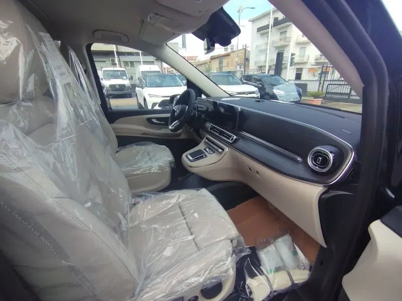 Mercedes-Benz Classe V nuova a Pescara (7)