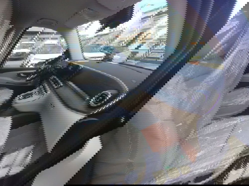 Mercedes-Benz Classe V nuova a Pescara (7)