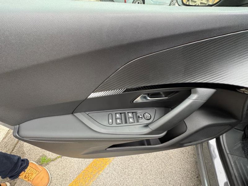 Peugeot 2008 nuova a Genova (12)