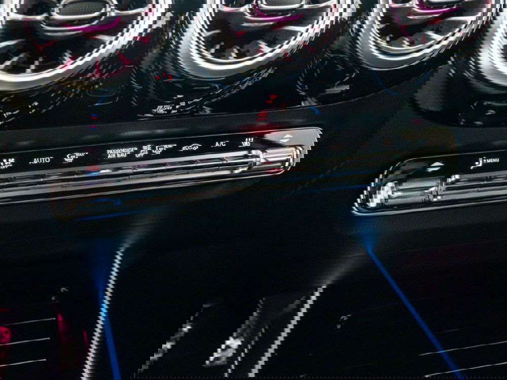 Mercedes-Benz EQA usata a Macerata (18)