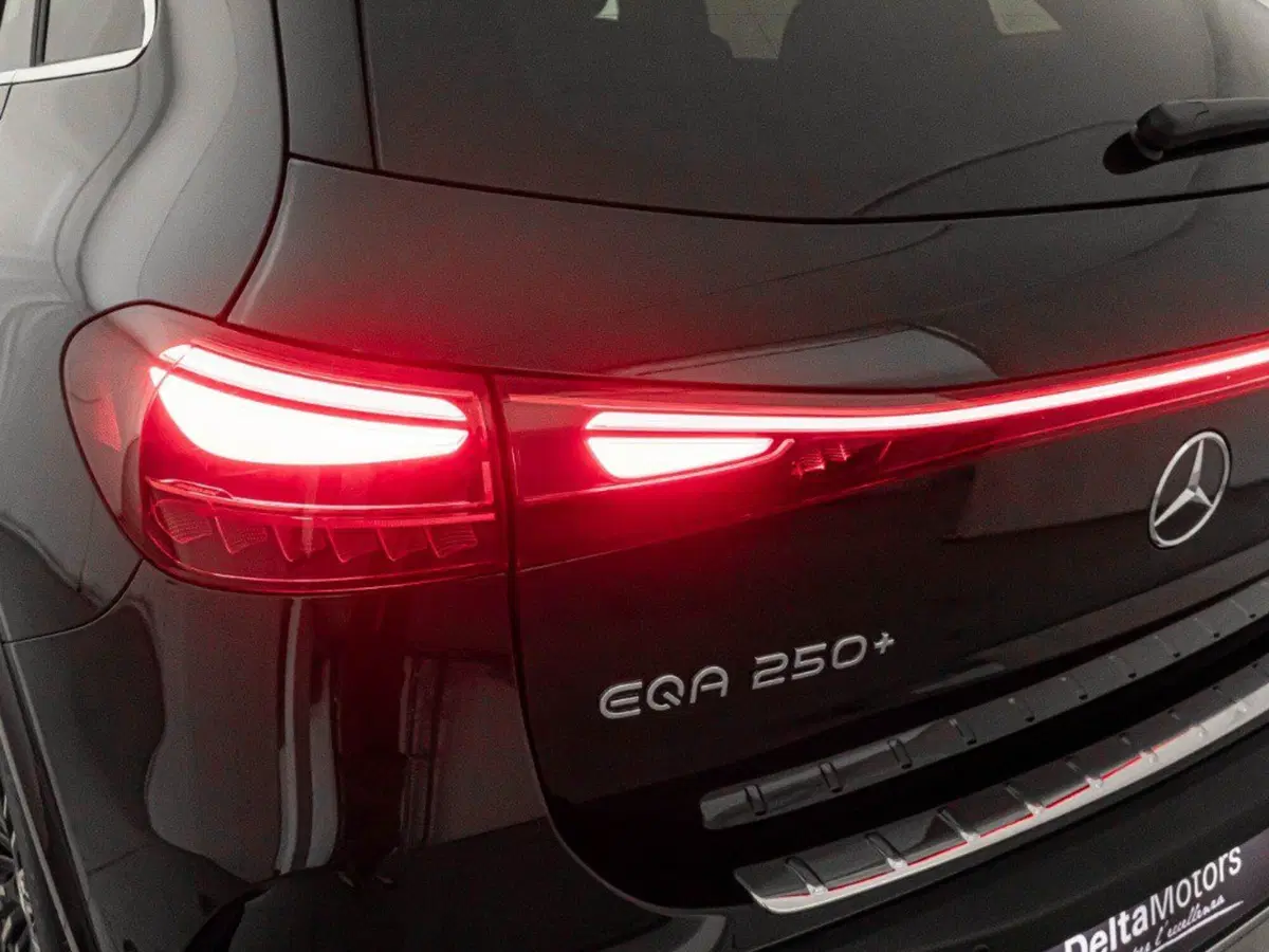 Mercedes-Benz EQA usata a Macerata (6)