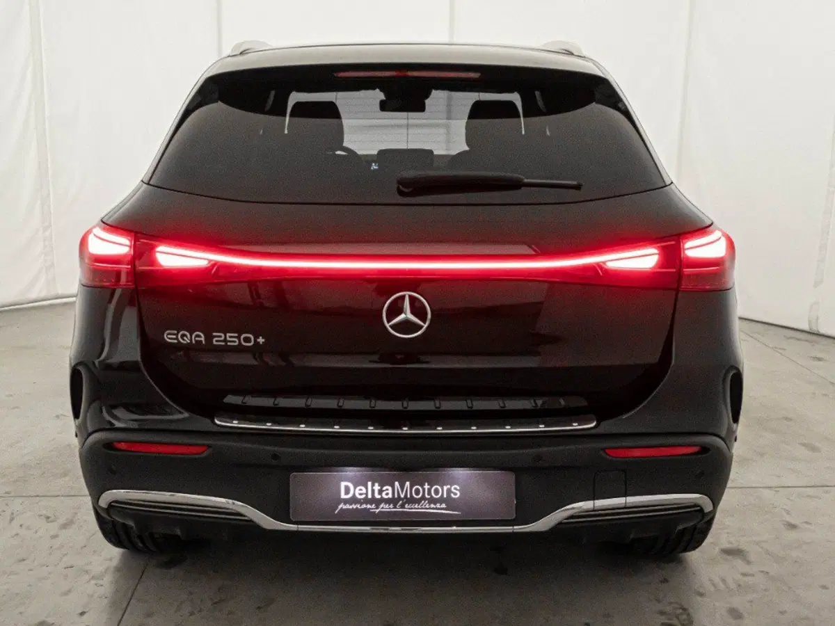 Mercedes-Benz EQA usata a Macerata (7)