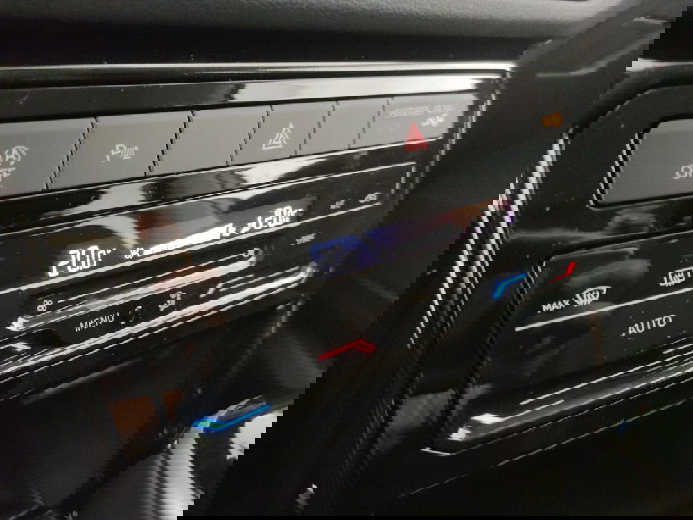 Volkswagen T-Cross nuova a Napoli (18)