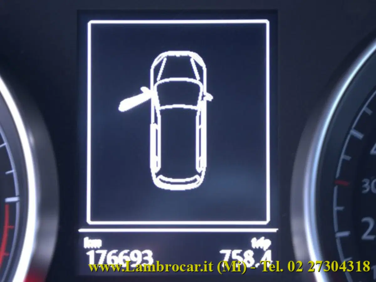 Volkswagen Golf Variant usata a Milano (7)