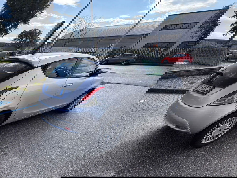 Lancia Ypsilon usata a Firenze (8)