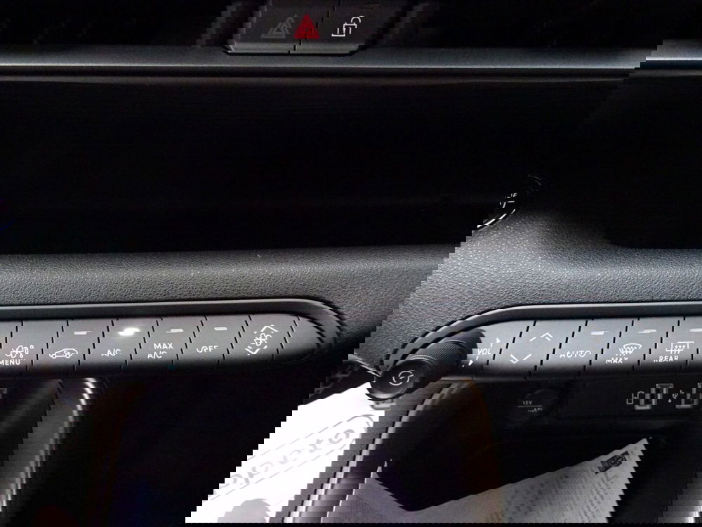 Jeep Avenger nuova a Lucca (11)