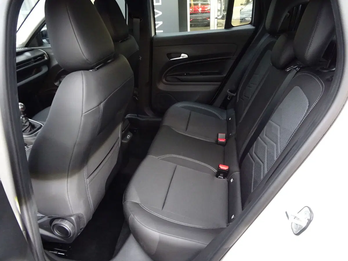 Jeep Avenger nuova a Lucca (14)
