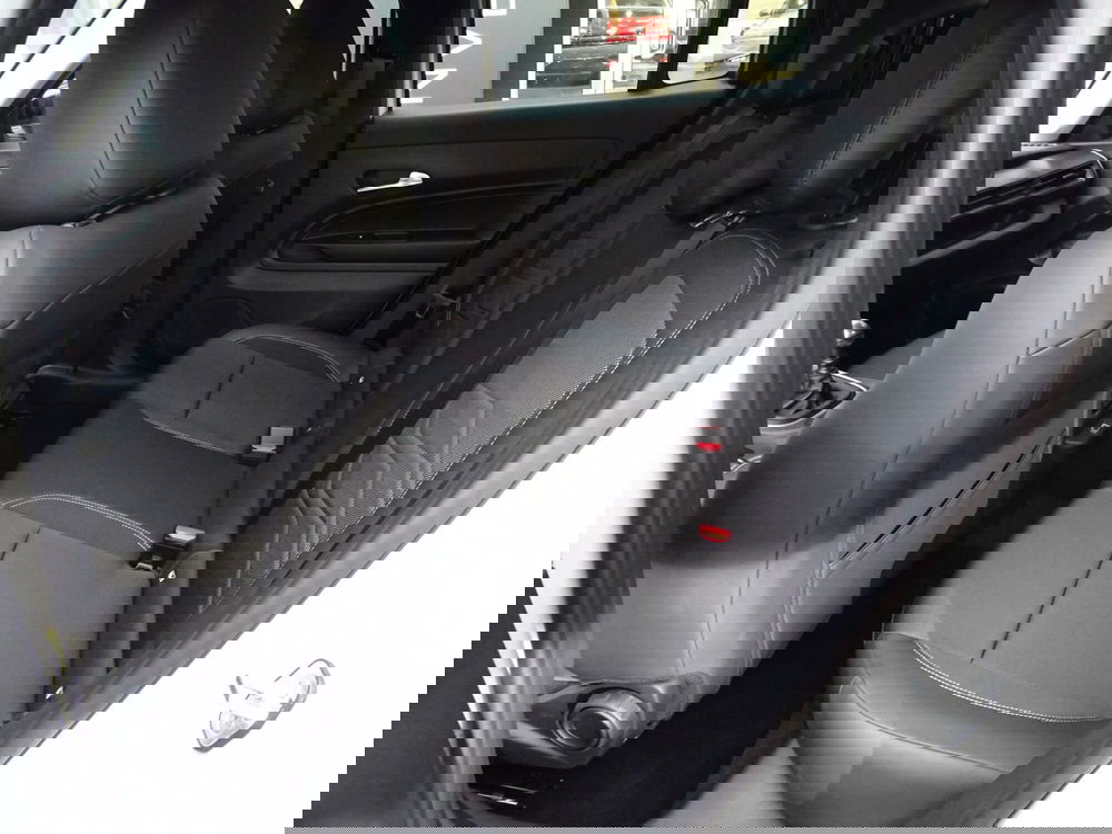 Jeep Avenger nuova a Lucca (14)