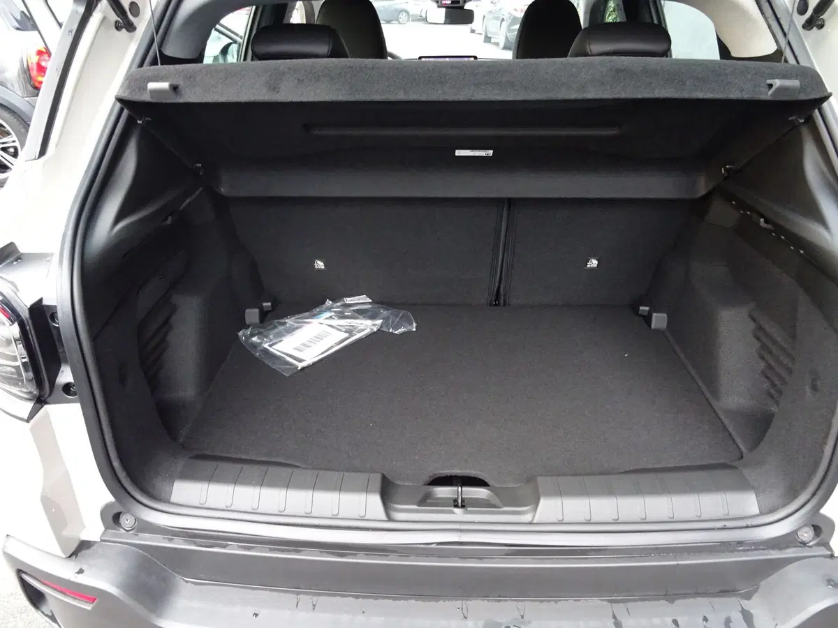 Jeep Avenger nuova a Lucca (15)