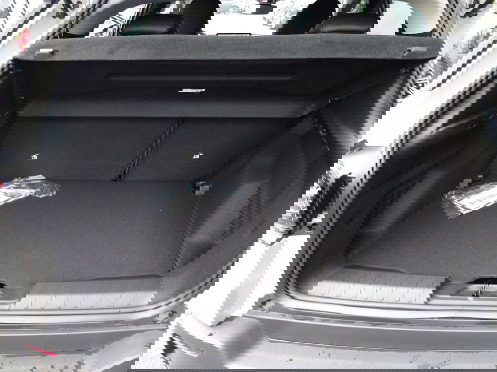 Jeep Avenger nuova a Lucca (15)