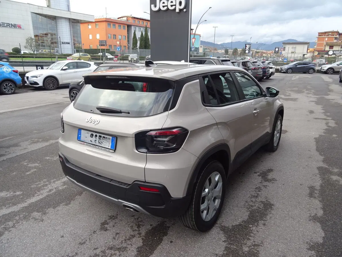 Jeep Avenger nuova a Lucca (4)