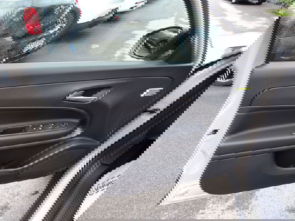 Jeep Avenger nuova a Lucca (7)