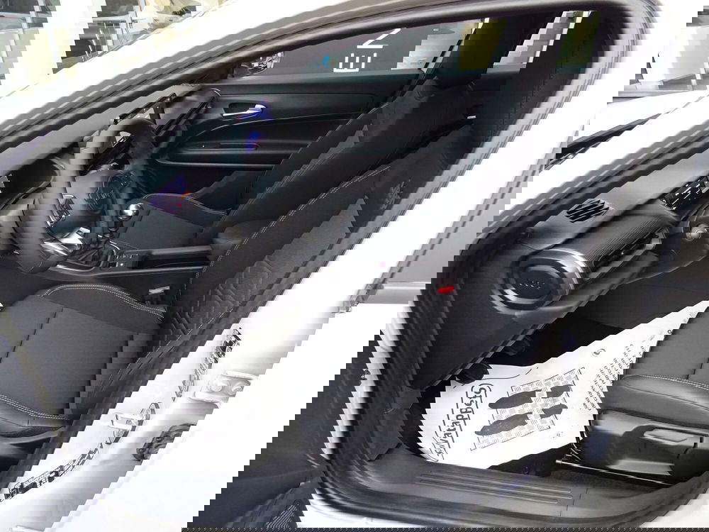 Jeep Avenger nuova a Lucca (8)