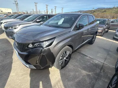 Peugeot 3008 BlueHDi 130 S&amp;S EAT8 Allure Pack del 2024 usata a Rende