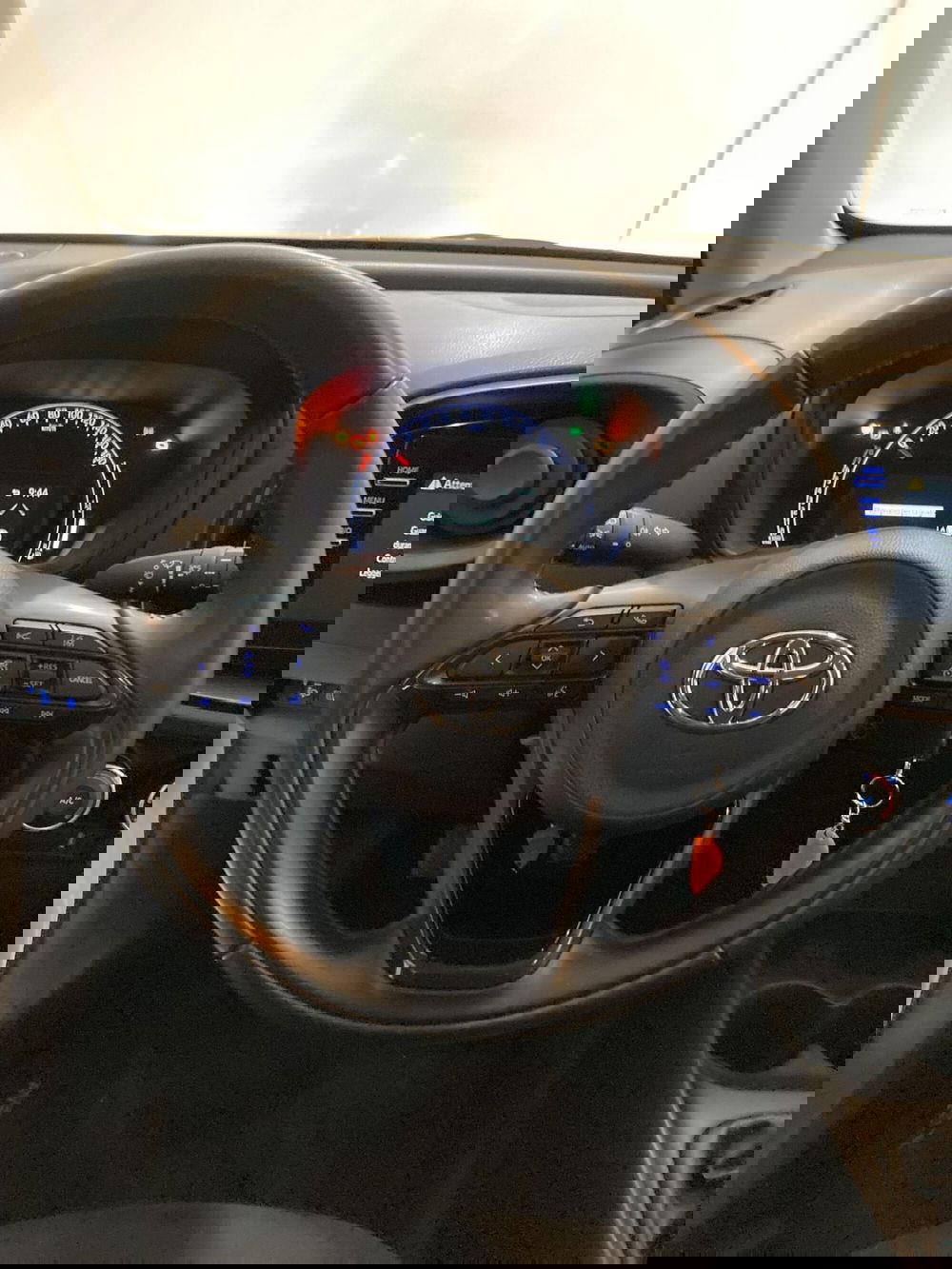 Toyota Aygo X usata a Barletta-Andria-Trani (10)