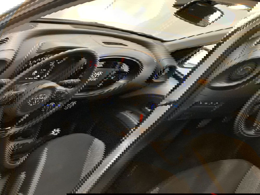 Toyota Aygo X usata a Barletta-Andria-Trani (9)