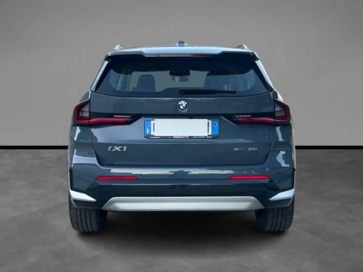 BMW iX1 usata a Lecce (4)