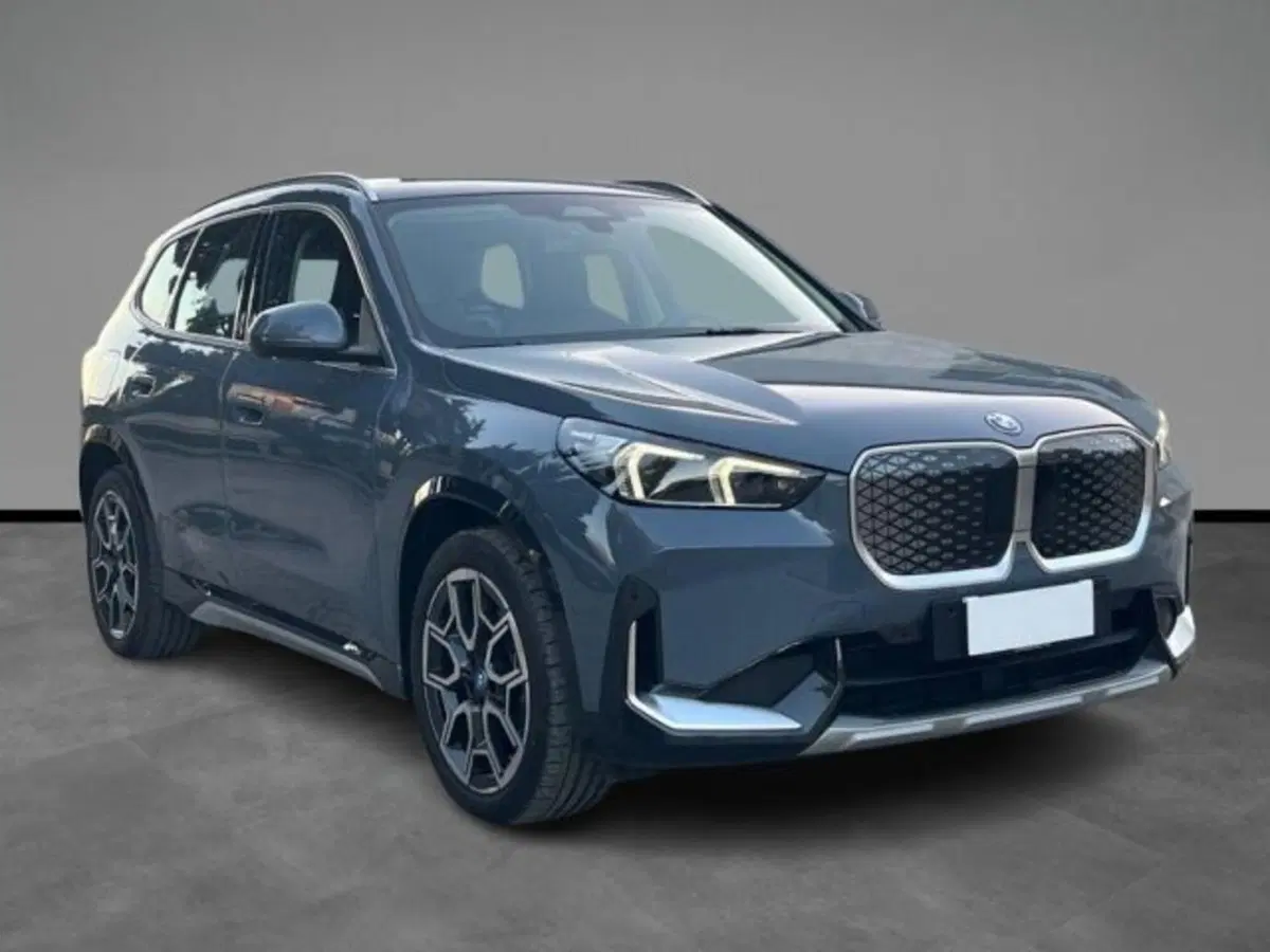 BMW iX1 usata a Lecce (6)