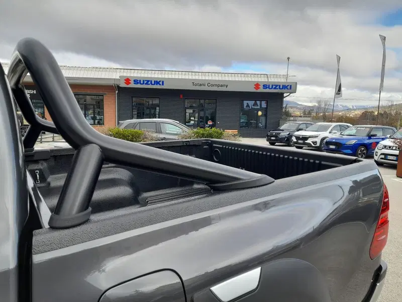 Toyota Hilux nuova a L'Aquila (12)