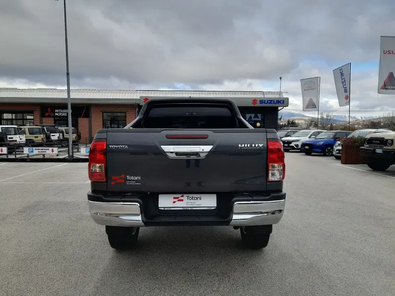 Toyota Hilux nuova a L'Aquila (13)