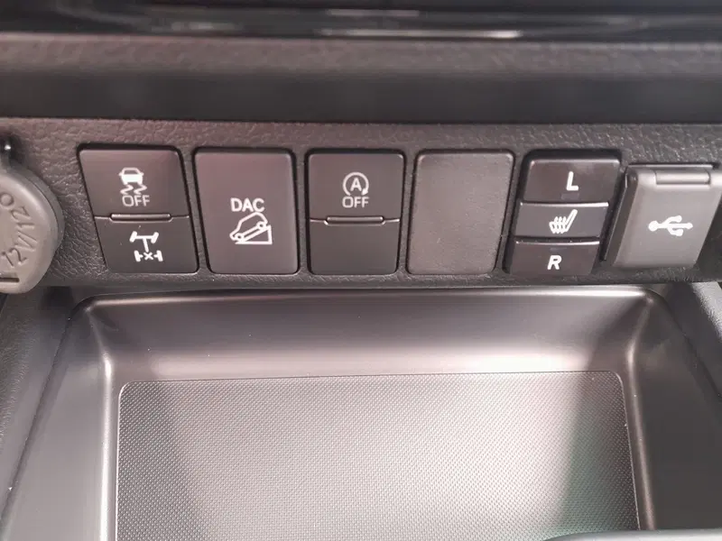 Toyota Hilux nuova a L'Aquila (18)