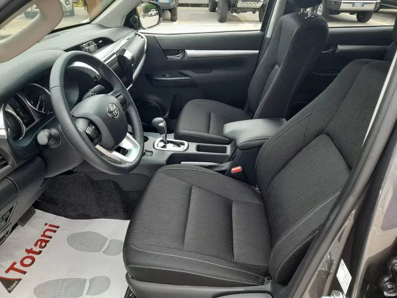 Toyota Hilux nuova a L'Aquila (19)