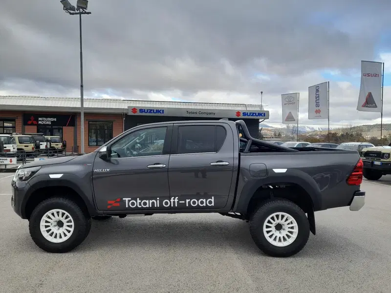 Toyota Hilux nuova a L'Aquila (2)