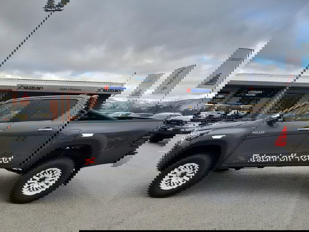 Toyota Hilux nuova a L'Aquila (2)