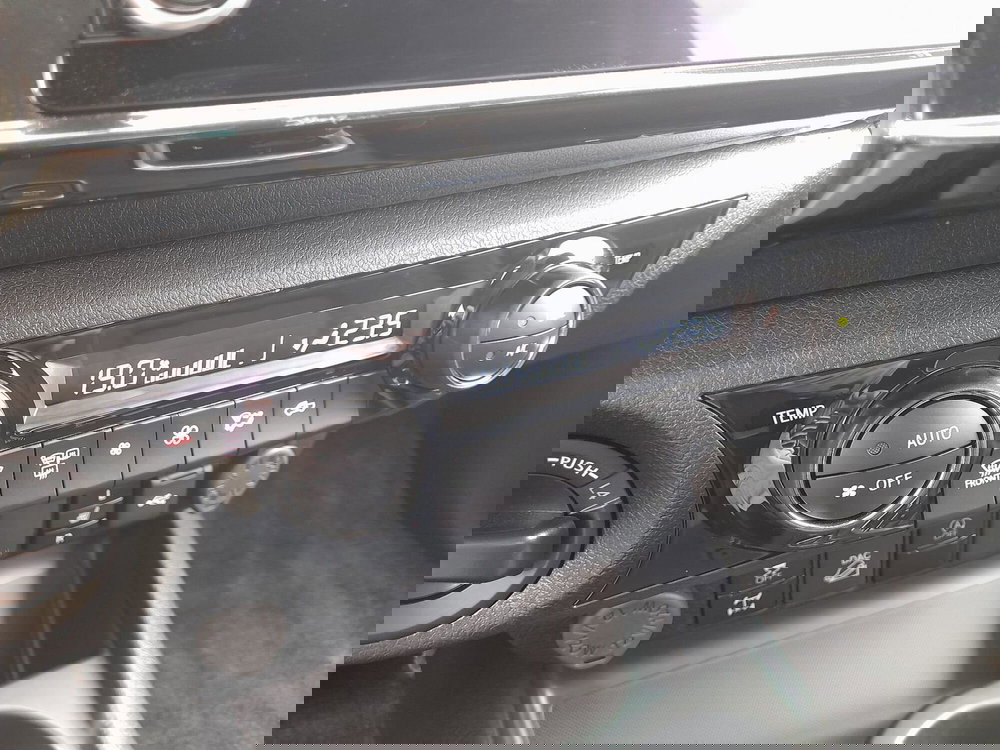 Toyota Hilux nuova a L'Aquila (20)