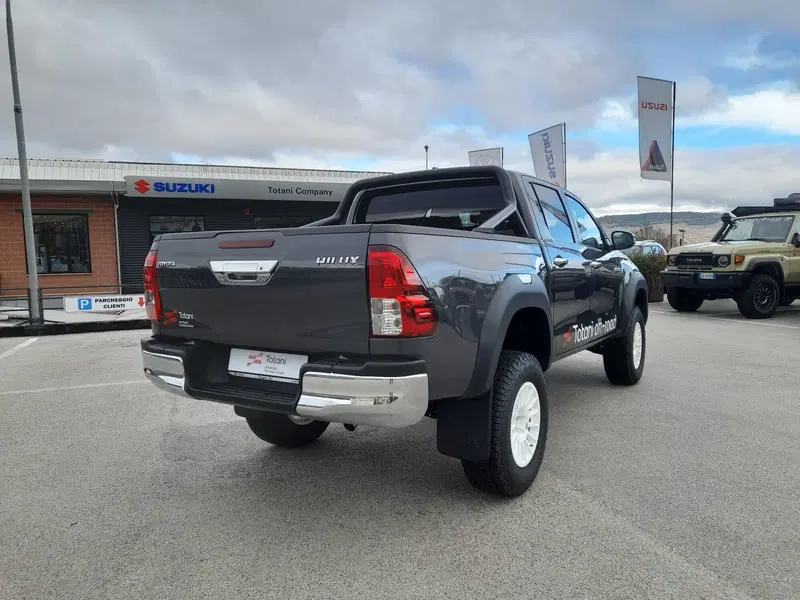 Toyota Hilux nuova a L'Aquila (3)