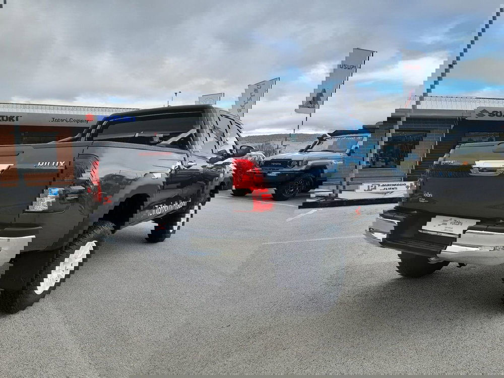 Toyota Hilux nuova a L'Aquila (3)