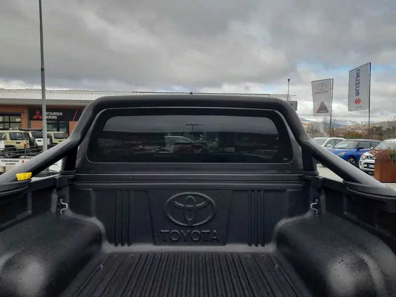 Toyota Hilux nuova a L'Aquila (4)