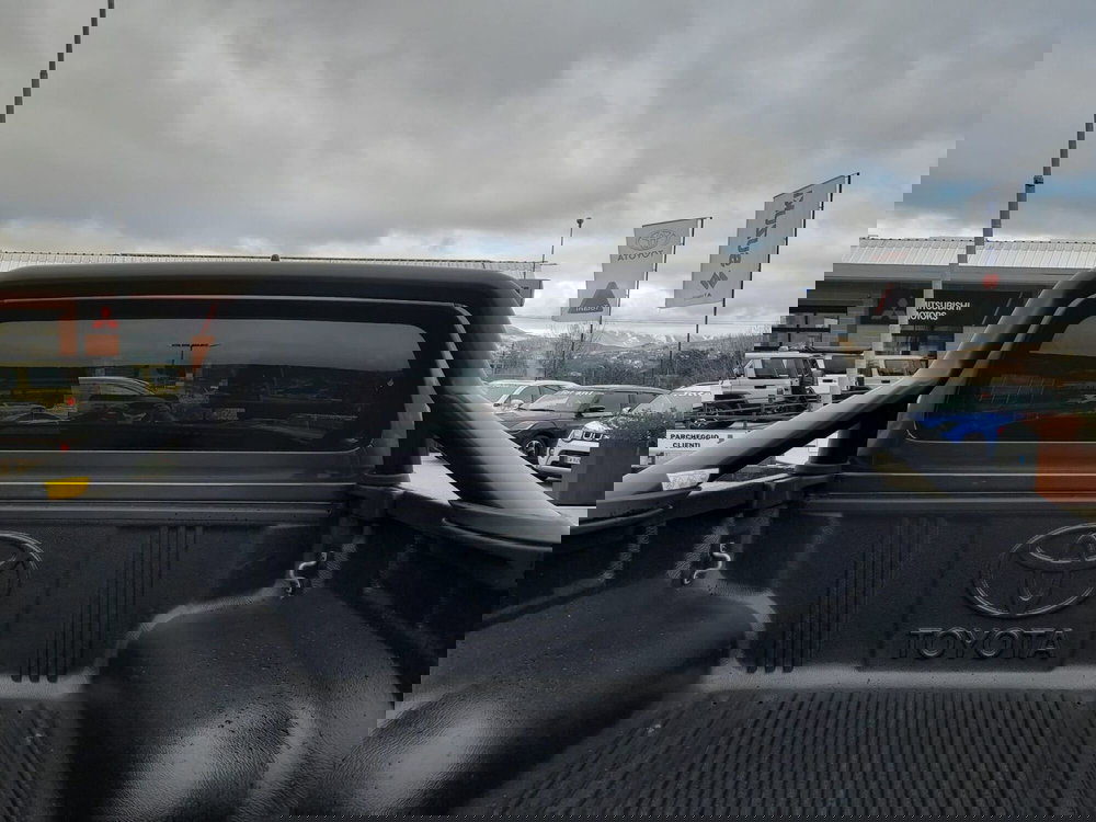 Toyota Hilux nuova a L'Aquila (4)