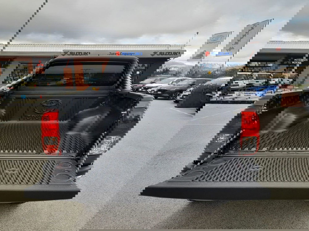 Toyota Hilux nuova a L'Aquila (5)